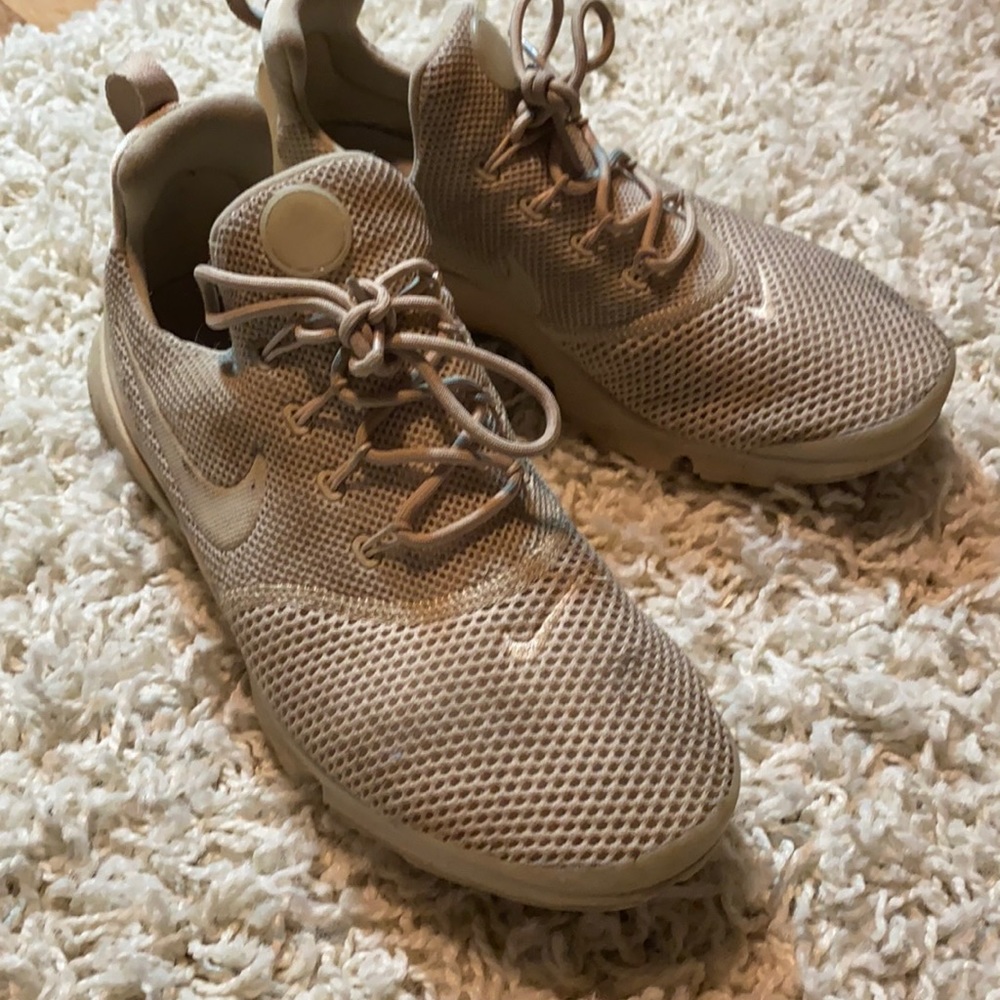 Women’s Nike sneakers